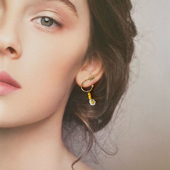 18K Gold Plated Hoops Japanese Seed Beads Daisy Drop Earrings - Picture 3 of 3